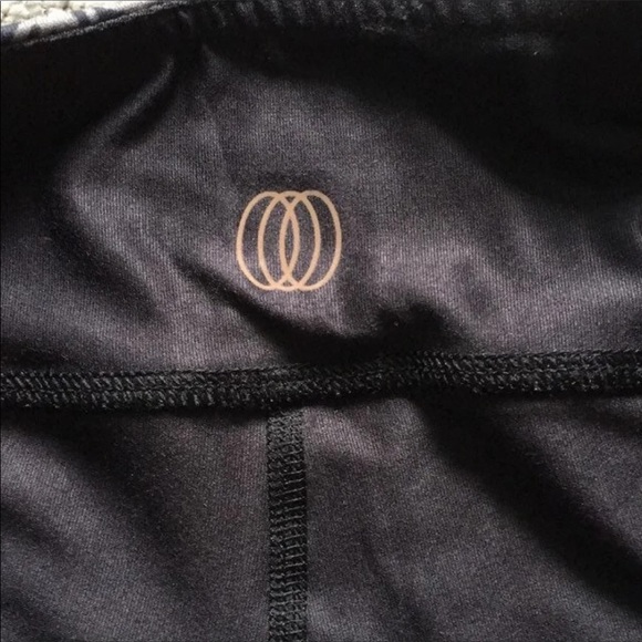 Balance collection NWT 2 styles in one reversible flat waist leggings size smal - Picture 7 of 7